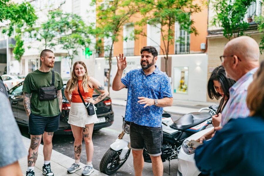 Madrid: Food & Wine Tour with 10 Tapas & 4 Drinks Included - The drink rhythm: house pairings with wine, beer, sangria, and vermouth