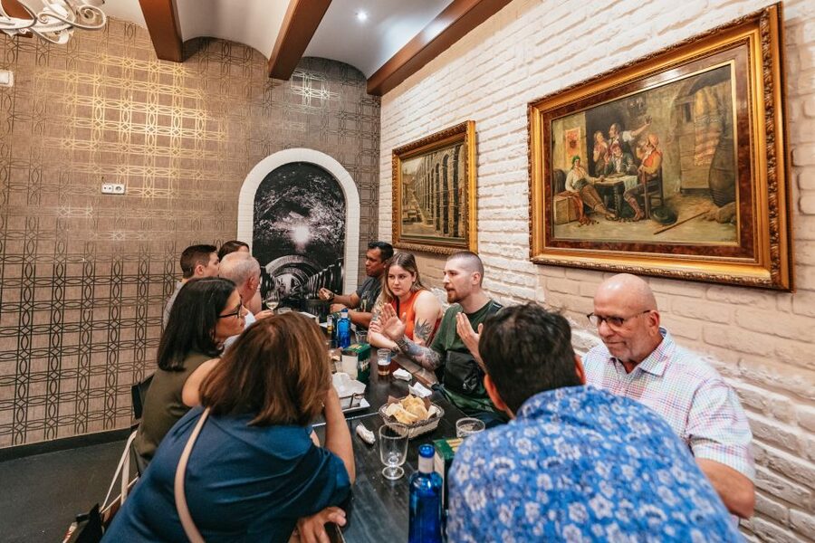 Madrid: Food & Wine Tour with 10 Tapas & 4 Drinks Included - Guides make the night: from Alberto to Sirsa to Joanna