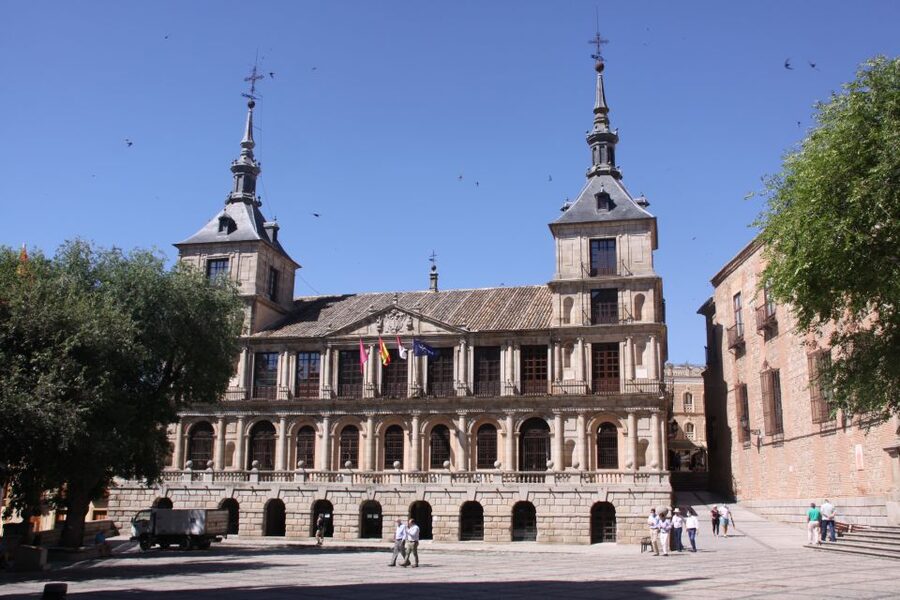 Madrid: Full-Day Guided Tour of Toledo with Cathedral Visit - Guides like Oscar, Arantxa, and Beatriz: why the explanations shape the day
