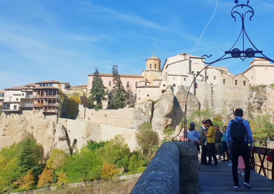 Madrid:Full Day Trip to Cuenca, Cathedral and Hanging Houses - Cuenca Cathedral: ornate interior, guided context