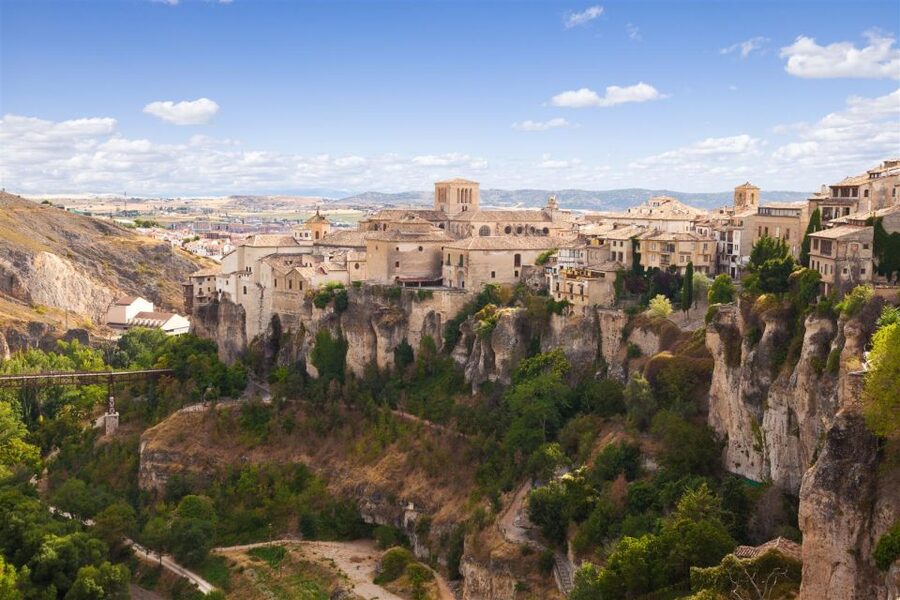 Madrid:Full Day Trip to Cuenca, Cathedral and Hanging Houses - Barrio del Castillo guided walk: your orientation tool