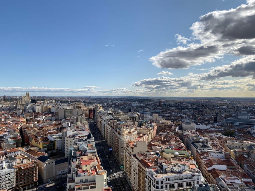 Madrid: Gran Vía Rooftops and Architecture Tour - Metropolis Building photo stop: a quick hit of style and symbolism