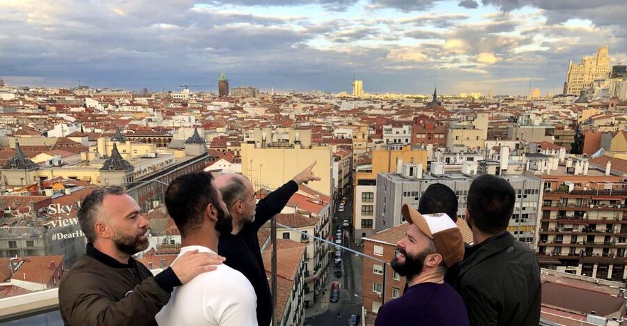 Madrid: Gran Vía Rooftops and Architecture Tour - Walking Gran Vía with a clear focus: luxury storefronts and changing eras