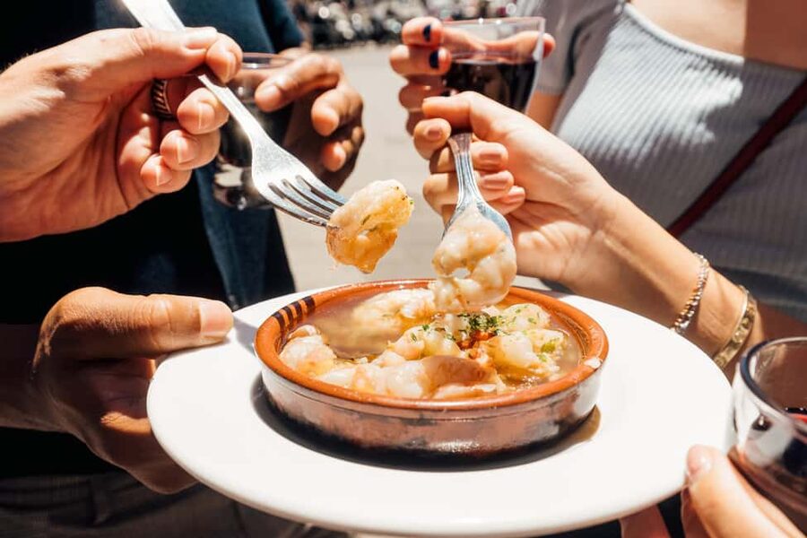 Madrid: Guided Food Tour with Tapas Tastings and Drinks - Key highlights at a glance