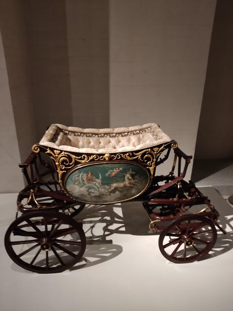 Madrid: Guided Tour of the Royal Collections Gallery - Getting there at Calle Mayor 43 and getting in smoothly