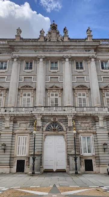 Madrid: Guided tour of the Royal Palace in French - Royal Palace in French: why 2 hours feels like the right length