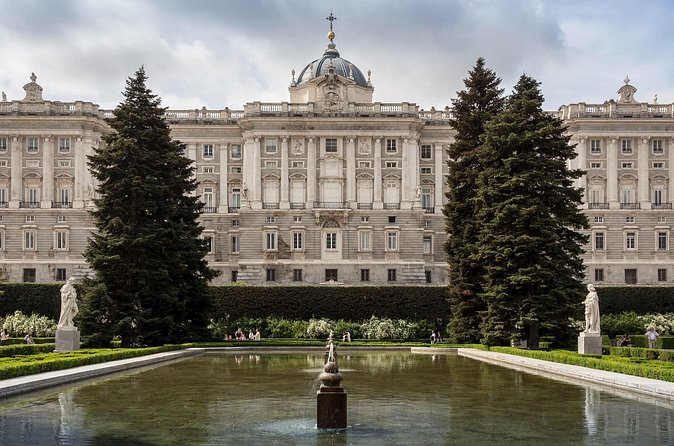 Madrid: Guided Tour of the Royal Palace of Madrid with Ticket - Baroque architecture you’ll actually notice (not just admire)