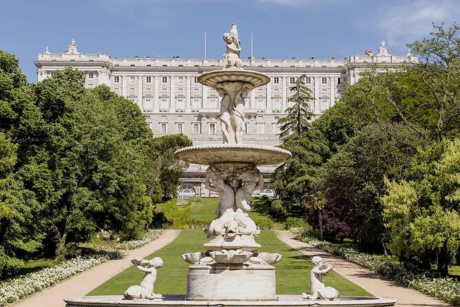 Madrid: Guided Tour of the Royal Palace of Madrid with Ticket - The Palace highlights: Throne Room, Royal Armory, and the big rooms