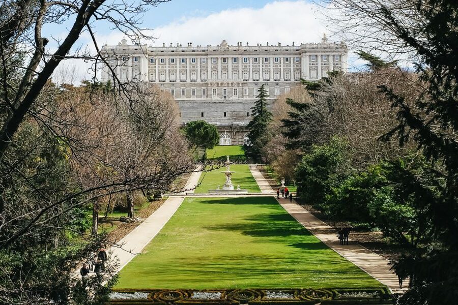 Madrid: Guided Tour of the Royal Palace with Fast Access - Smart tips to make your 90 minutes count