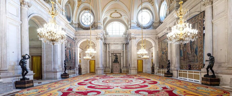 Madrid: Guided Tour of the Royal Palace with Fast Access - Meeting at Álvaro de Bazán and finding your guide fast