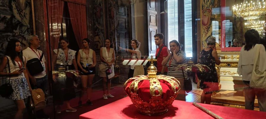 Madrid: Guided Visit to the Royal Palace - Guides and Group Size: What Makes the Experience Work