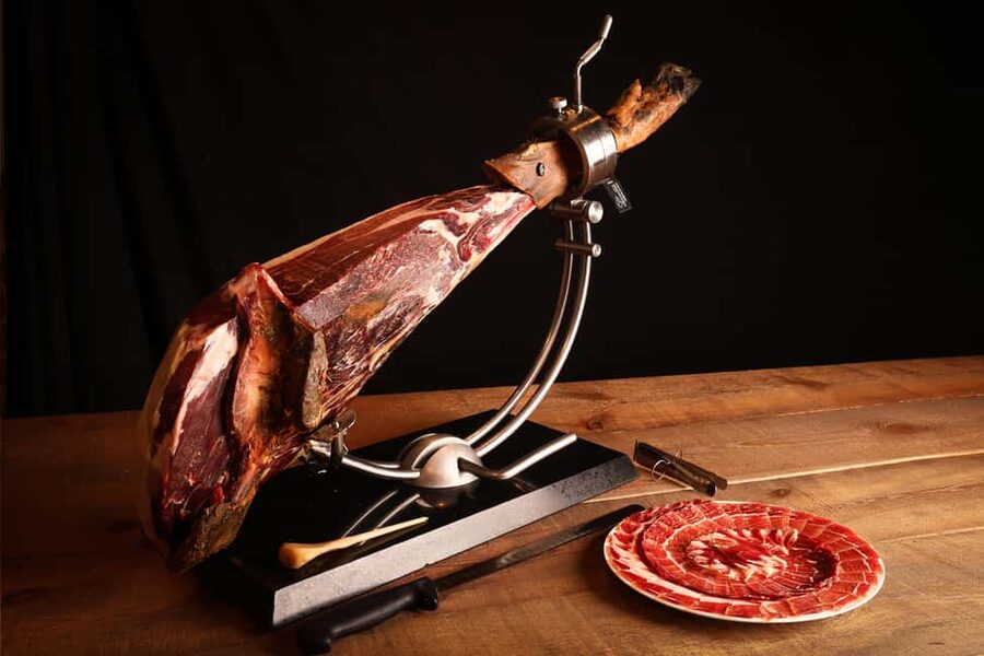 Madrid: Ham Cutting and Tasting Course - Mercado Jamón Ibérico: where the experience begins in Madrid de los Austrias