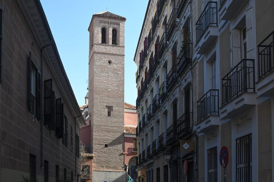 Madrid: Hidden Gems and Secrets Small Group Walking Tour - Puerta Cerrada to the Royal Palace: medieval entrances to imperial power