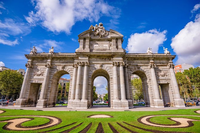 Madrid Highlights Private Walking Tour - Why This Madrid Walking Loop Starts at Plaza Mayor