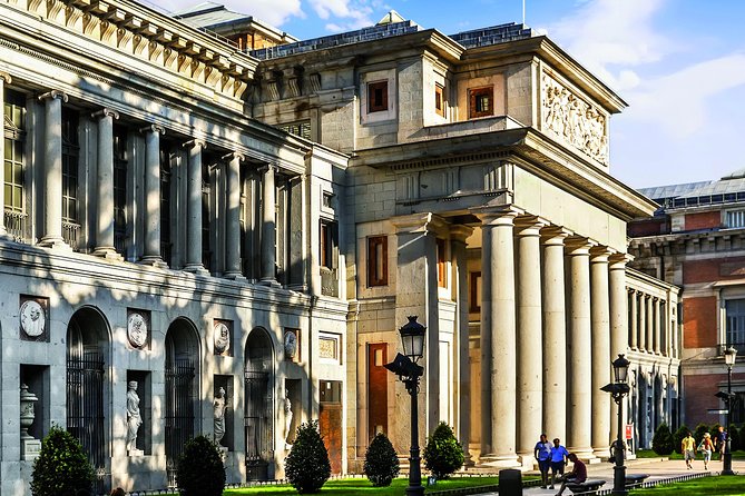 Madrid Highlights with Prado Museum Admission Ticket - Morning Coach Loop: Moorish Quarter, Los Austrias, and Old Madrid Squares