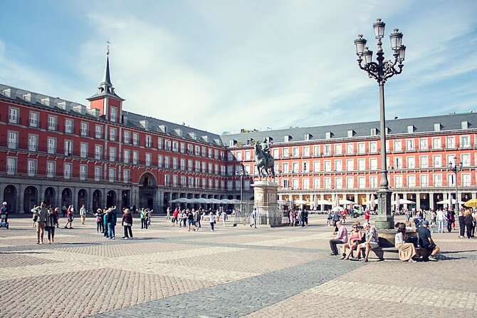 Madrid Historic Centre Food Tour with Authentic Tapas & Wines - Small-group attention: the part most people feel immediately
