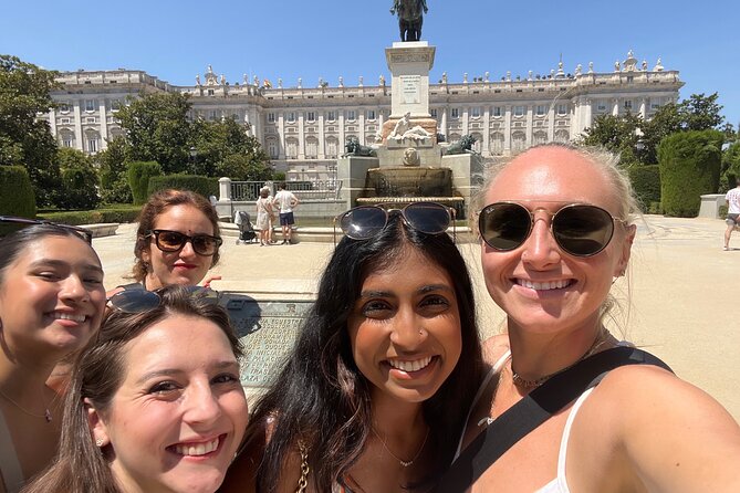 Madrid (Historical Centre) Scavenger Hunt and Self-Guided Tour - El Oso y el Madroño: riddles that make you look up