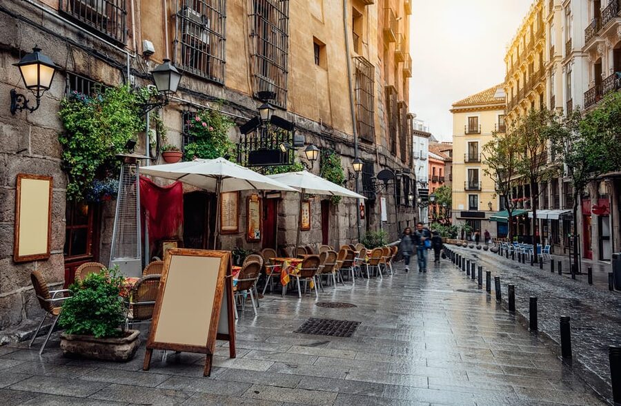 Madrid: History, Bites & Sips – An Intimate Tour Since 2018 - Almudena Cathedral: a landmark stop with context you can use