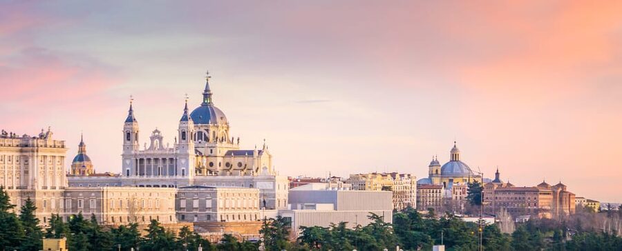 Madrid: History, Bites & Sips – An Intimate Tour Since 2018 - Royal Palace area: closing the history loop before the meal