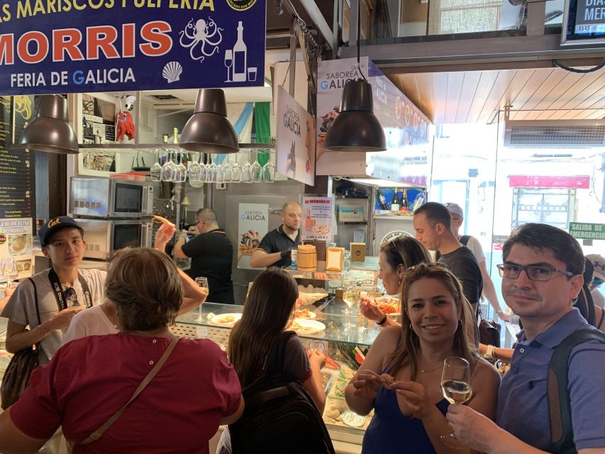 Madrid: History of Tapas Walking Tour and Tasting - The old city walk: narrow streets, real pacing, real conversation