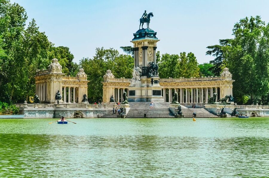 Madrid: Iconic Retiro Park Segway Tour - Parterre of El Retiro Park and El Ahuehuete: a French-style finale