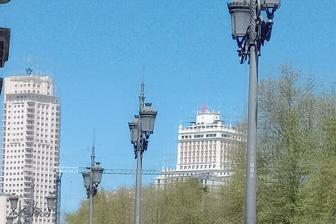Madrid in Tuk Tuk with Local Guide Included - English guide experience: learn faster, ask questions, keep moving