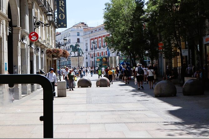 Madrid in Tuk Tuk with Local Guide Included - Hours, weather, and timing your Prado visit