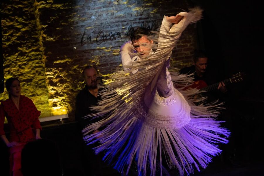 Madrid: La Cueva de Lola Flamenco Show Tickets with Drink - La Cueva de Lola in Madrid: What Your Ticket Really Covers