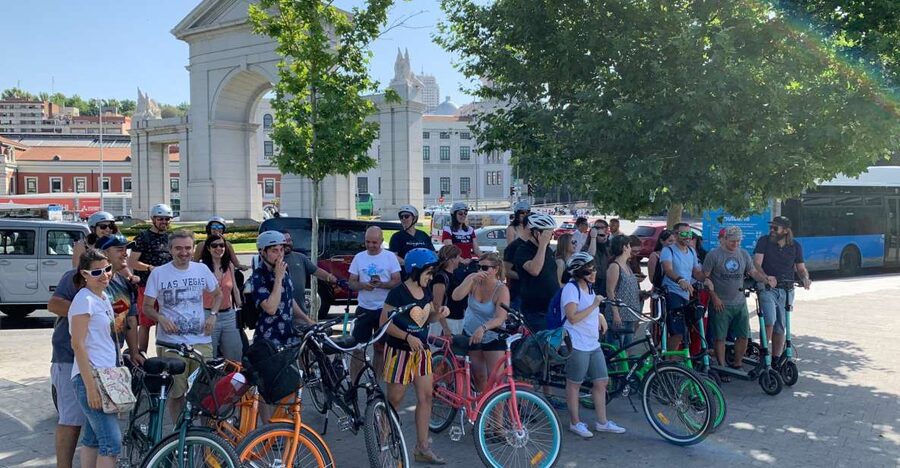 Madrid: Literary Quarter & Retiro Park Electric Bike Tour - Barrio de las Letras: where the city starts telling stories