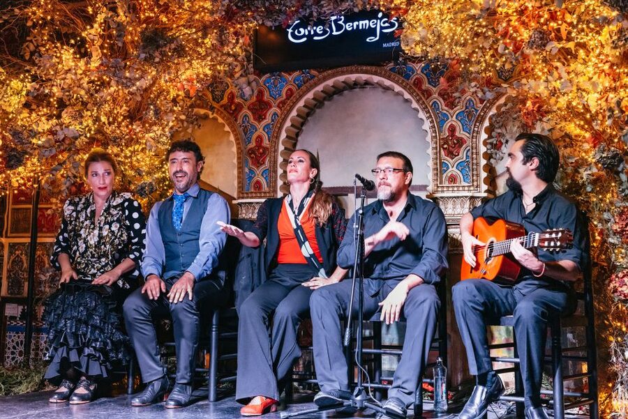 Madrid: Live Flamenco Show with Food and Drinks Options - Service and pacing: the restaurant part doesn’t hijack the show