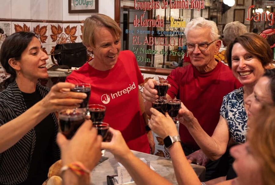 Madrid: Local Tapas, Drinks, and Hidden Gems Walking Tour - Meeting at Plaza de la Villa: the easiest “start line” you’ll find