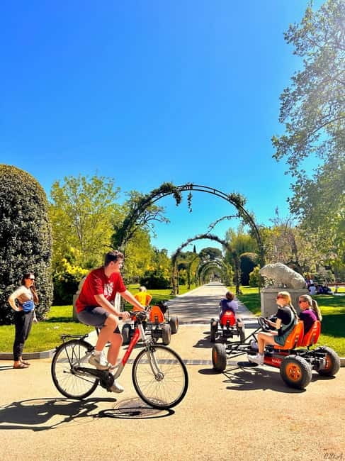 Madrid: Magic Retiro Park Bike Tour - The story begins: Casa de Fieras and the peacocks of Cecilio Rodríguez