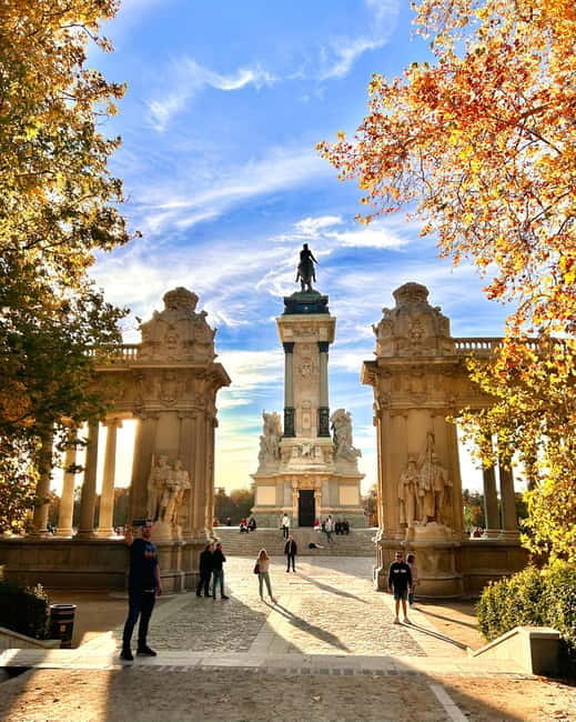 Madrid: Magic Retiro Park Bike Tour - Casita del Pescador and Montaña de los gatos to end on a local vibe
