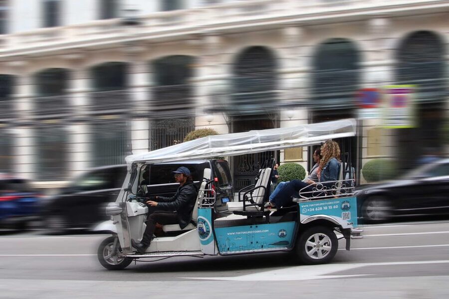Madrid: Make your own 60 minutes tuk tuk tour - Meeting near Calle 90: starting without stress