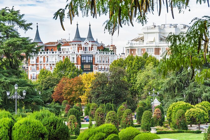 Madrid Monumental and Retiro Park : Gran Vía, Cibeles and more - Banco de España exterior: monumental finance and the legends around it