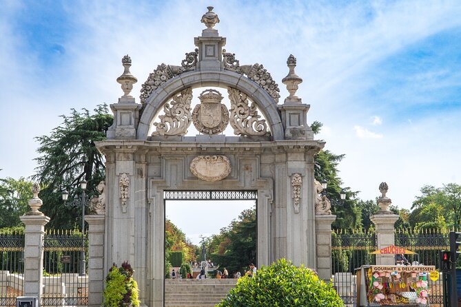 Madrid Monumental and Retiro Park : Gran Vía, Cibeles and more - Calle de Alcalá and the Circle of Fine Arts Building