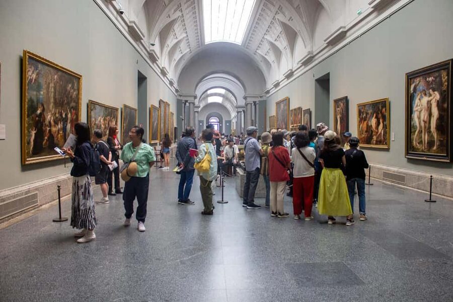 Madrid Museums Tour: Prado and Reina Sofia Highlights - Meeting point at the Prado: find the Velázquez statue