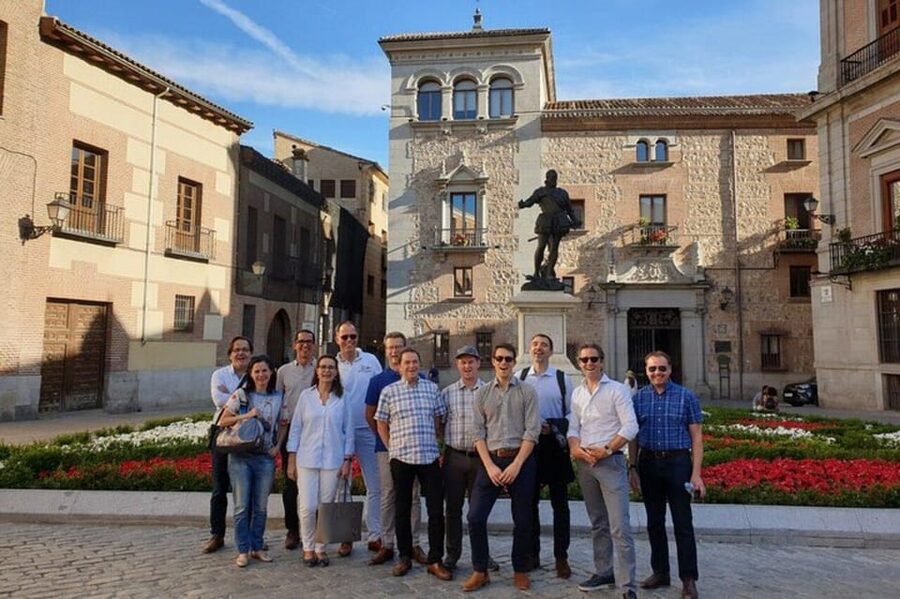 Madrid: Must-See Attractions Walking Tour - Starting at C. de Arrieta, 8: Get Your Bearings Immediately