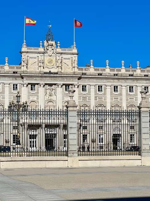 Madrid on foot: From Debod to Retiro - From Plaza de España to Debod’s Egyptian temple: start with the odd detail
