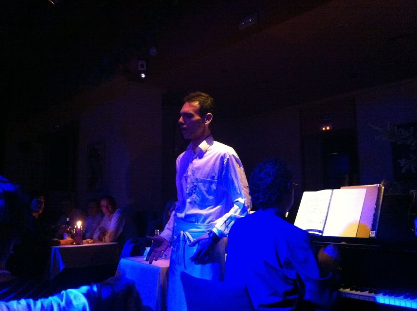 Madrid: Opera and Zarzuela Show and Dinner - Performing Waiters: Why the Singing Feels Different
