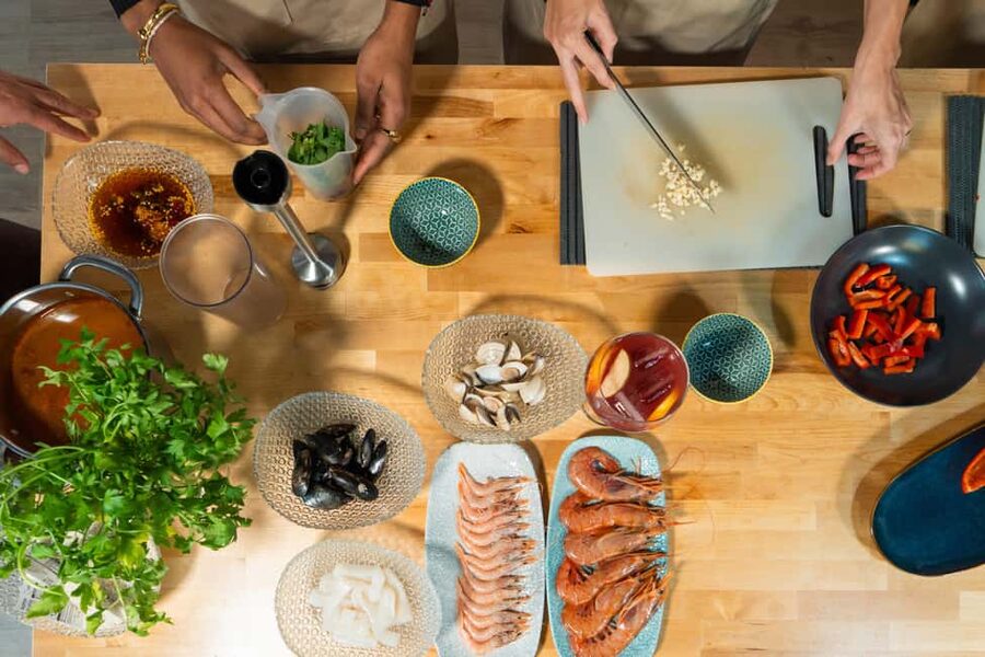 Madrid: Paella & Sangria Classes – Seafood, Chicken or Vegan - Where You Cook and Eat: Bakery-Style Kitchen to Themed Dining Room