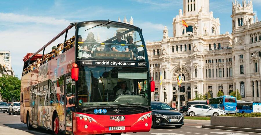 Madrid: Panoramic Route City Tour - Route 2 (Green) Modern Madrid: Bernabéu, KIO Towers, and the Art-Science Mix