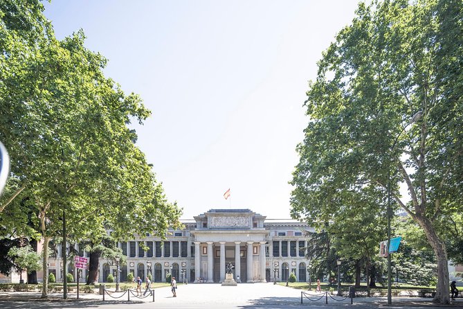 Madrid Panoramic Sightseeing Guided Tour - Plaza Mayor and Puerta del Sol: classic squares with short stops