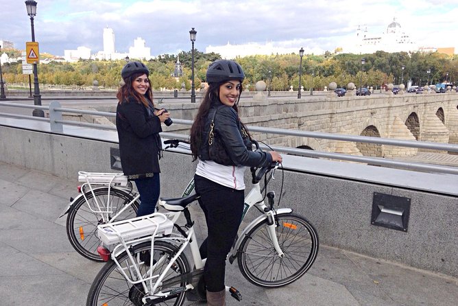 Madrid Parks Bike or e-bike Tour: Riverside & Casa de Campo - Stop 3: Palacio Real Area, Quick Views That Still Matter