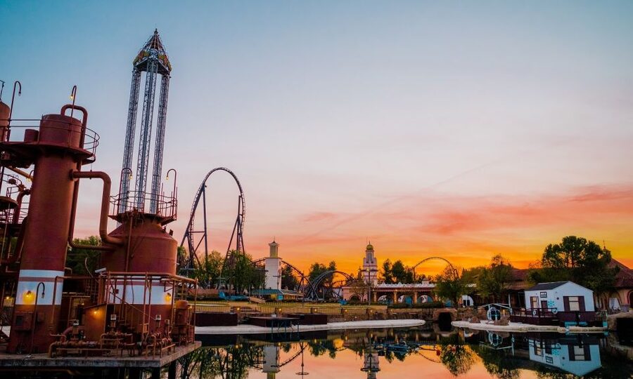 Madrid: Parque Warner Ticket and Roundtrip Transportation - Old West Territory and Coaster Express: plan for the long-wood-coaster moment