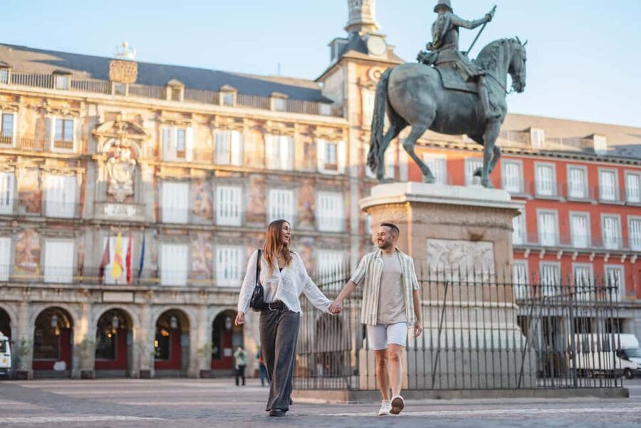 Madrid: Plaza Mayor & Royal Palace Photoshoot - Plaza Mayor Meet-Up: Starting in Madrid’s Most Photo-Friendly Square