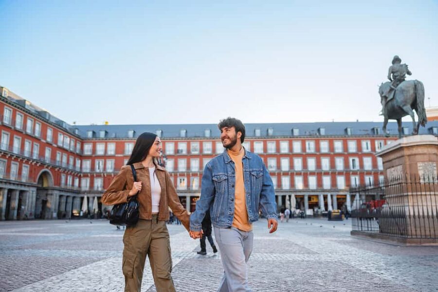Madrid: Plaza Mayor & Royal Palace Photoshoot - Wandering Plaza Mayor’s Nearby Streets for More Than One Background