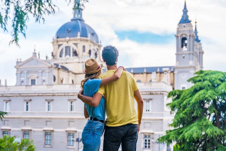 Madrid: Plaza Mayor & Royal Palace Photoshoot - Should You Book the Madrid Plaza Mayor and Royal Palace Photoshoot?