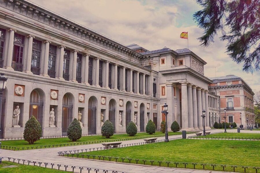 Madrid: Prado Museum and the Royal Palace Guided Tour - The Madrid walking stretch: Neptune Fountain to Puerta del Sol