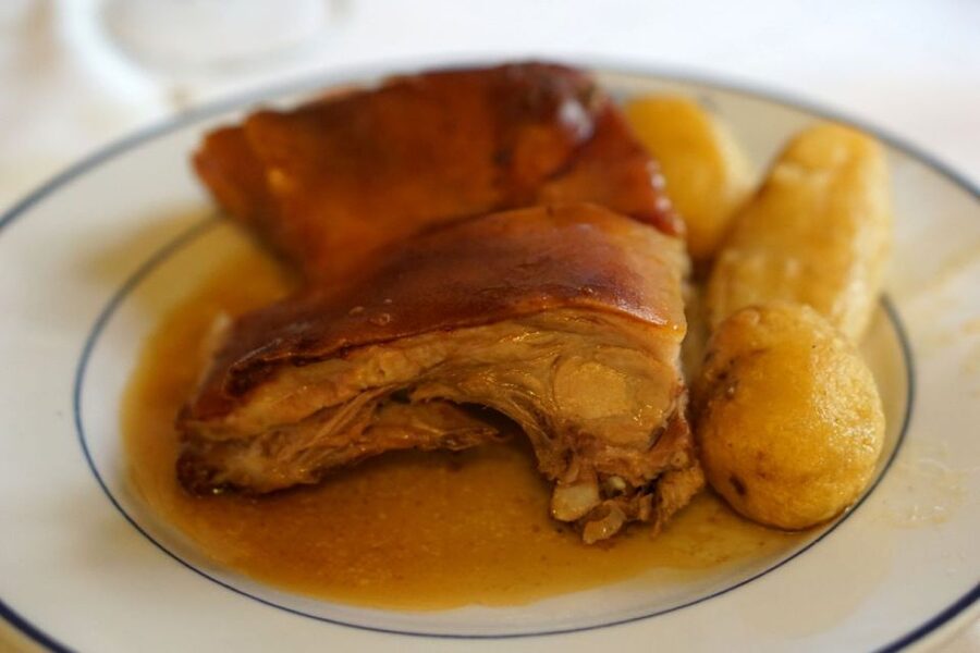 Madrid: Prado Museum & Lunch at World’s Oldest Restaurant - Lunch at Botín: the three courses and the suckling pig centerpiece